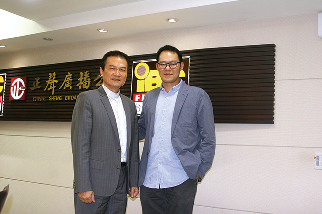 理財周刊發行人洪寶山(左)、宇澤YU TSE國際培訓學院執行長黃偉宙(右)
