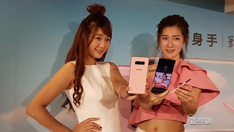三星Note8搶先蘋果i8上市,電信業並未推出0元機資費。(鉅亨網資料照)