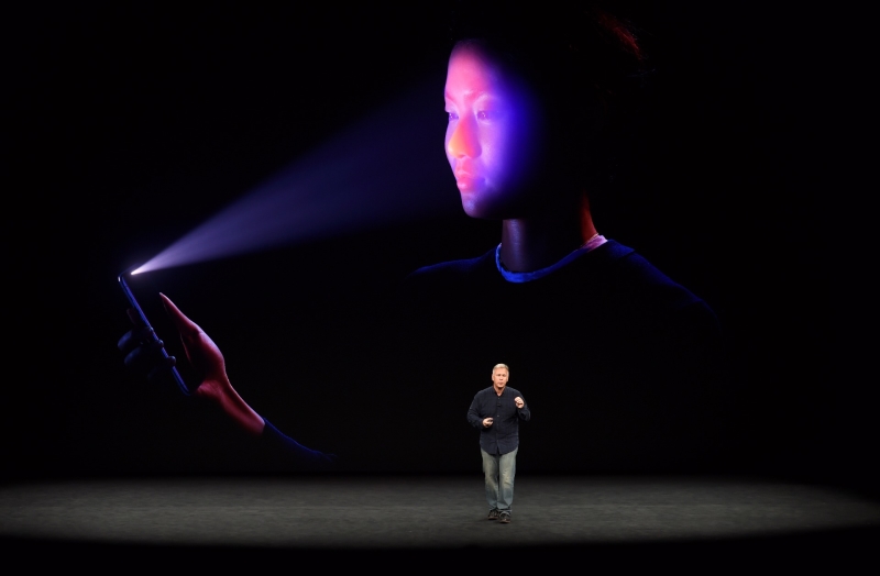 iPhone X 的 face ID 功能是最新亮點 (圖:AFP)