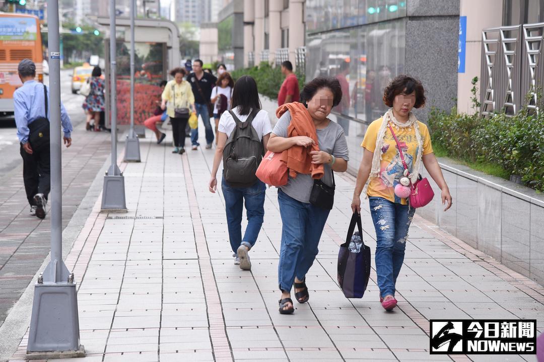 ▲受到東北風增強的影響，今(3)日下午開始起天氣將會變差，北部、東北部局部地區有雨，入夜後降雨情況更為明顯。（圖／NOWnews）