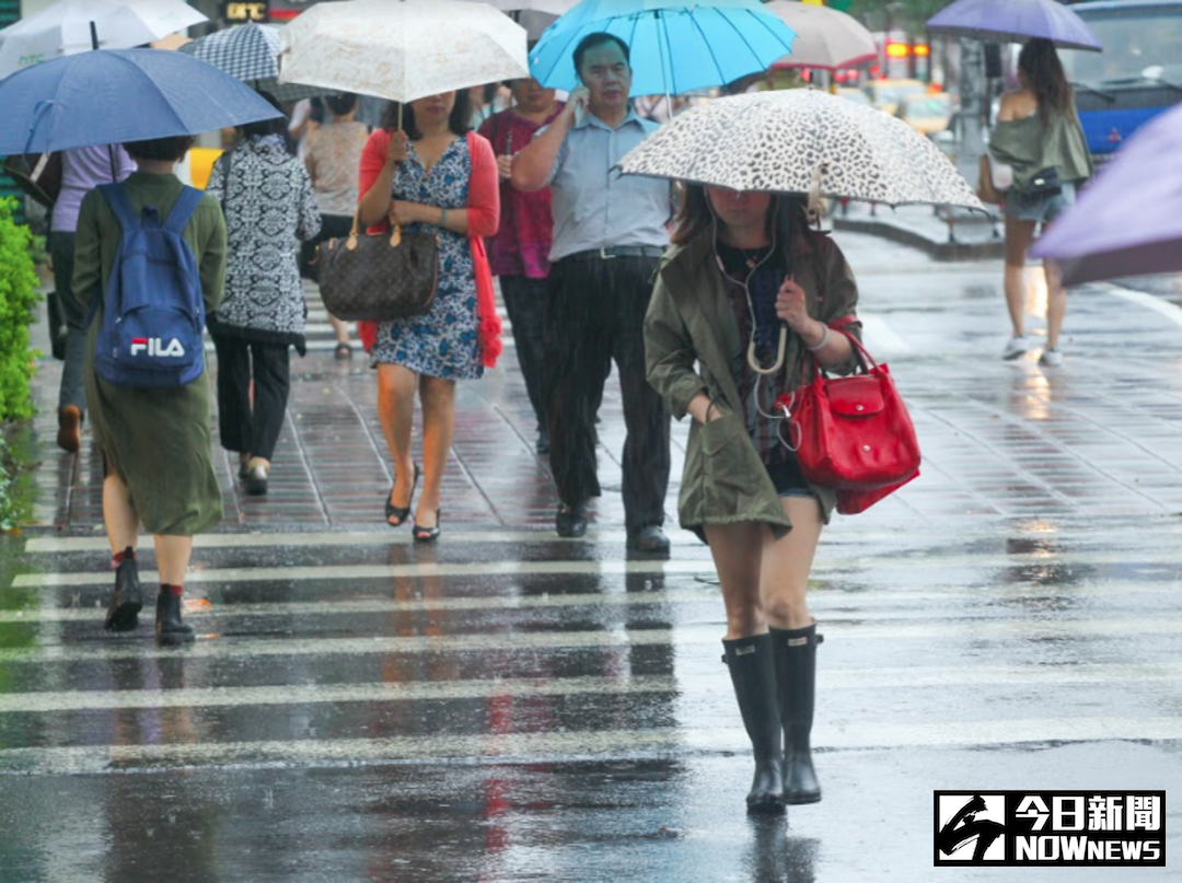 ▲新北市等5縣市豪、大雨特報，明東北風再增強（圖／NOWnews資料照）