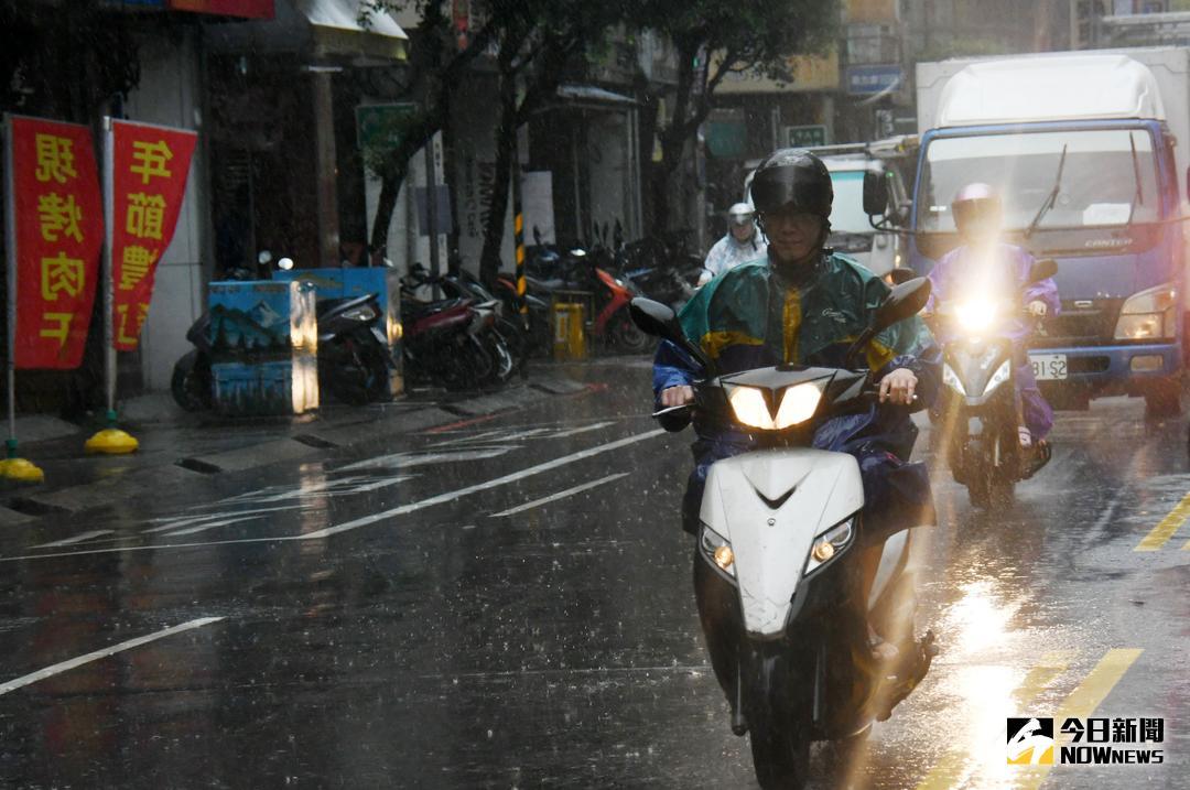 ▲今(9)日上午10點半，中央氣象局針對恆春半島發布了大雨特報，提醒民眾留意。（圖／NOWnews）