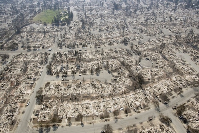 加州山火至少5700幢房子燒毀。 (圖：AFP)