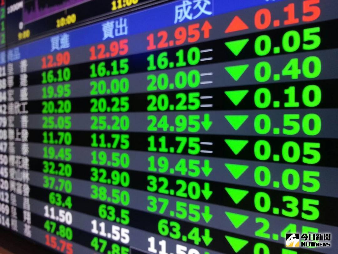 ▲台北股市 10 月 18 日終場小跌 2.87 點，收在 10720 點，跌幅 0.03%，成交金額新台幣約 1364 億元。（圖／NOWnews 資料照片）