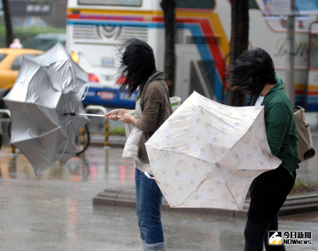 ▲今(19)日上午10點左右，氣象局針對新北等18個縣市發布陸上強風特報。（圖／NOWnews）