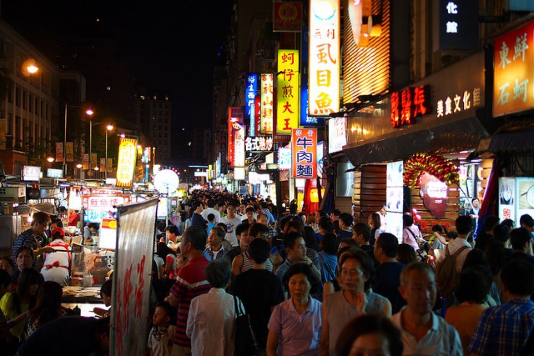 ▲台灣夜市眾多，且隱藏許多美食小吃。（圖／翻攝自flickr）