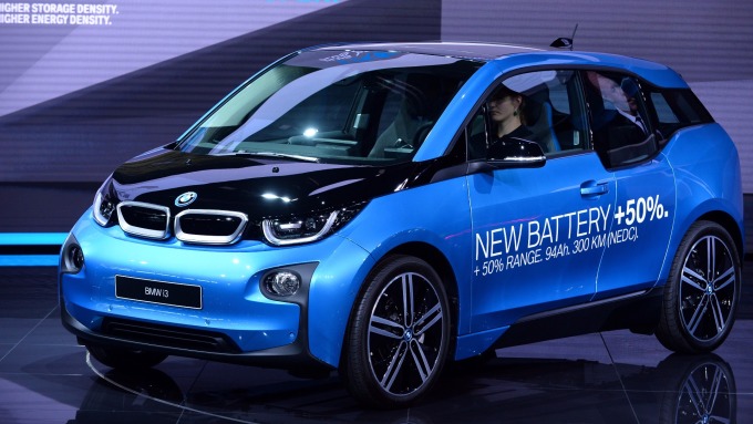 BMW表示,公司方面預計明年其電動車和混動車銷量將會大幅增長。(AFP)