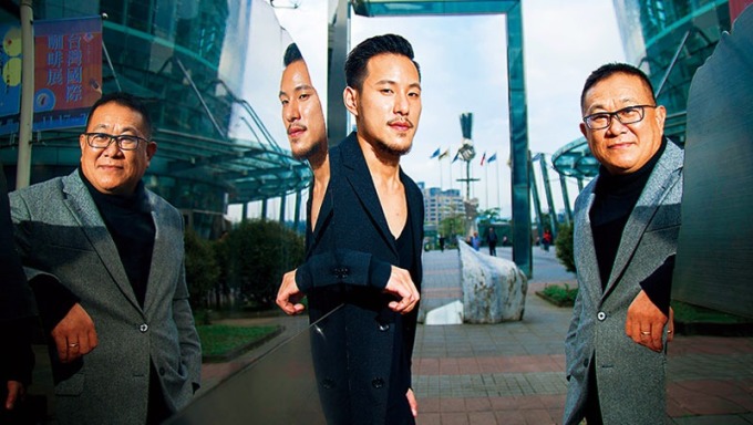 王朱岑(右)拉著王策（左）搬到上海，在公司擔任研究員，咖啡，才慢慢成了聯繫父子倆情感的繩鏈。(商業周刊郭涵羚攝影)