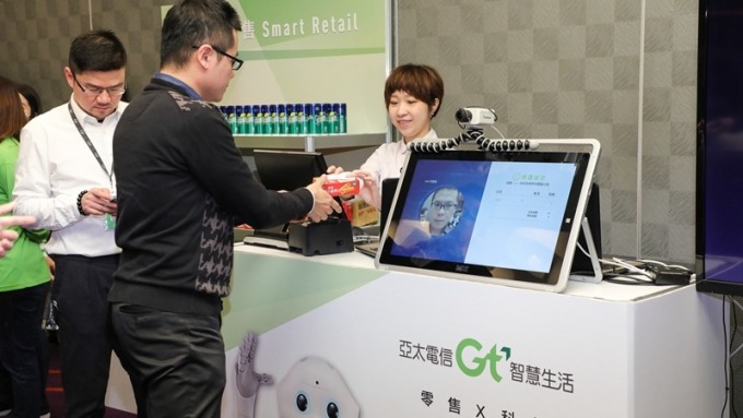 亞太電新零售展示刷臉支付。(圖：亞太電提供)