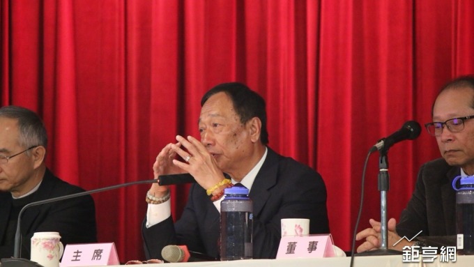 〈鴻海股臨會〉比射箭還周全 郭台銘布三網鞏固實體經濟
