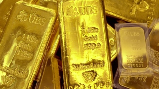 Fed紀錄發佈後，現貨黃金短線衝高逾7美元，一度站上1330美元關口。 (圖：AFP)