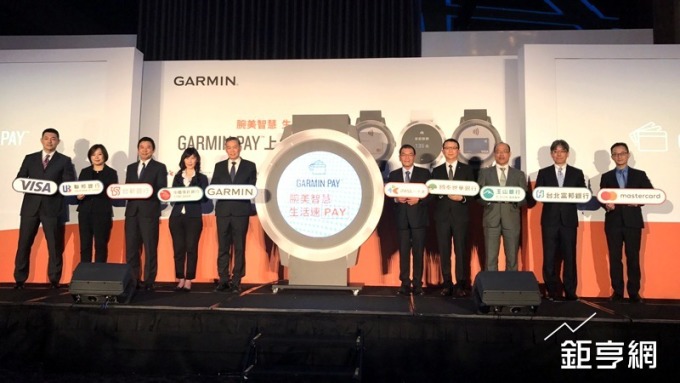 〈手錶刷卡時代來臨〉Garmin Pay正式上線 首創橫跨票證與信用卡支付