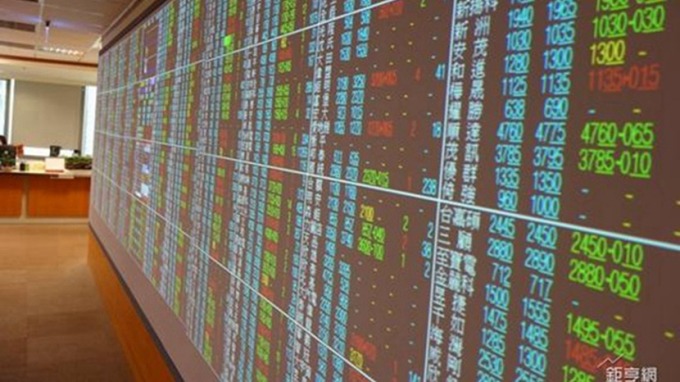 台股盤後-美中貿易戰打擊國際股市慘綠 摜破月季線 單周大跌204點