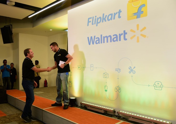 沃爾瑪與Flipkart 握手(圖:AFP)