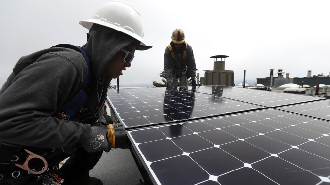關稅衝擊成本，價值25億美元美太陽能板投資取消或凍結      （圖:AFP）