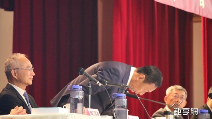 熱門股—鴻海股東會利多無力外資仍站賣方 股價現小M頭