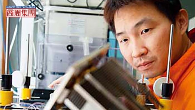 超眾員工手拿的這顆散熱模組,正是日本電產公司事業版圖尚缺的一塊拼圖。
