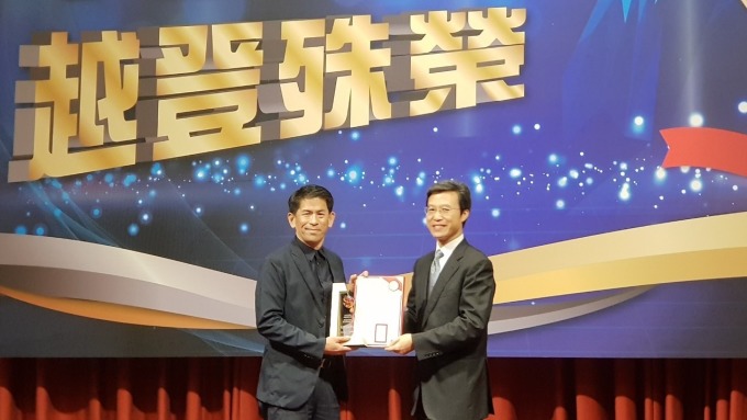 cover image of news article