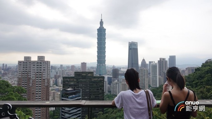 台北市每戶人口數下降，今年電梯住宅二房與套房占交易近半。(鉅亨網記者張欽發攝)