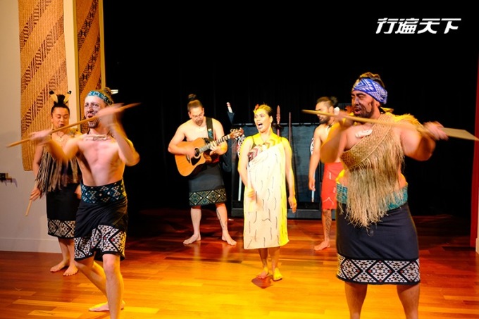 博物館內每日上演的毛利舞蹈秀，是最能親近毛利文化的開始