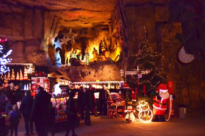 「荷蘭法肯堡」絲絨洞穴聖誕市集是歷年來規模最大的市集。(圖：Booking.com提供)