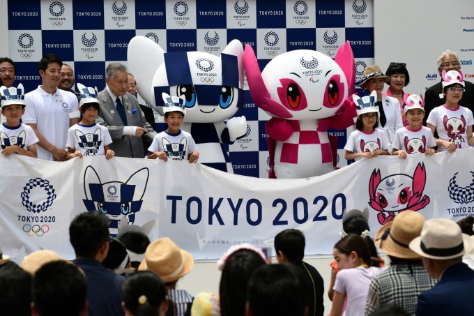 2020東京奧運吉祥物「未來(Mirai)」和「永遠(Towa)」 (圖片來源:AFP)