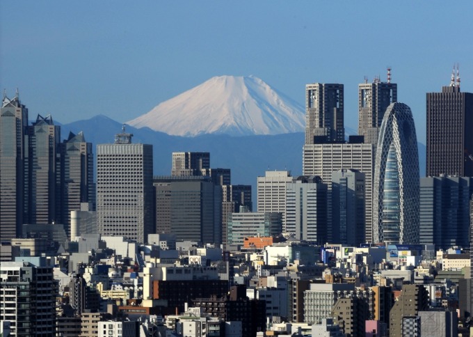 東京市區與富士山 (圖:AFP)