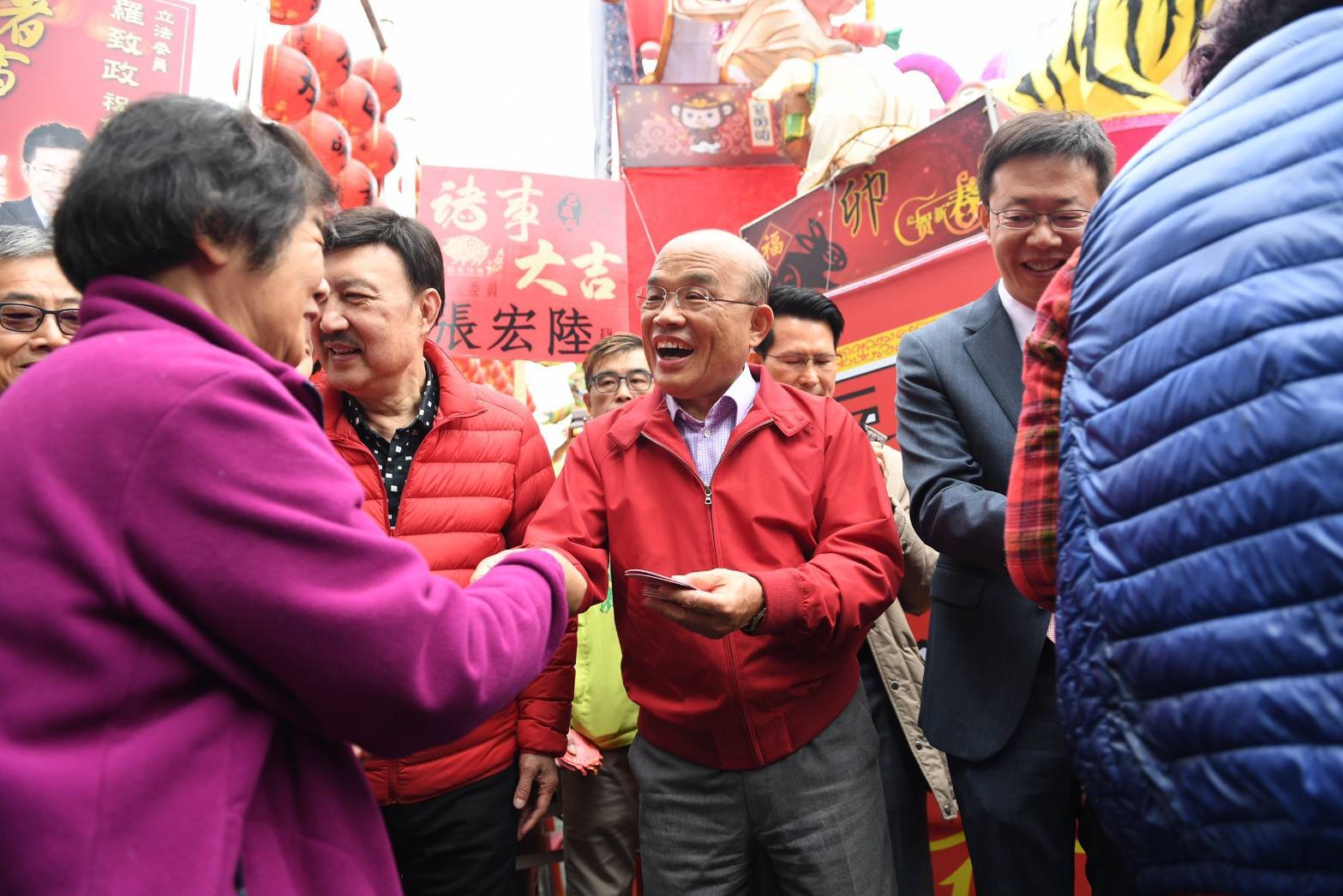 行政院長蘇貞昌表示,中央與地方要合作,一起進行耐震、防震的各方面工作,同時加速都市更新,讓民眾住的更安心。(資料照/行政院.2019.2.5)
