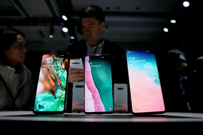 Galaxy S10e, Galaxy S10+ 和 Galaxy S10 (左至右)圖:afp)