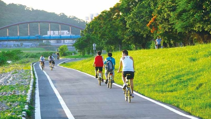 碧波白位在碧潭生活圈，生活交通機能完善，休憩運動也很方便。