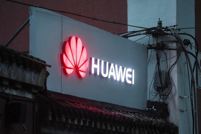 華為現在開放銷售其 5G 的 Balong 5000 晶片,但僅限於一家公司:蘋果。(圖:AFP)