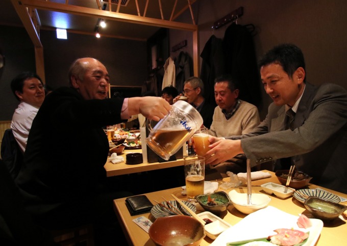 日本在外食的價格方面出現上揚 (圖:AFP)