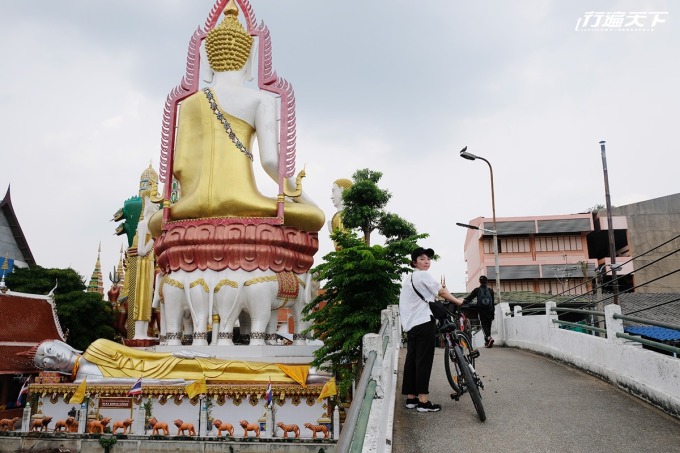 跟著Wat騎遍從沒看過的曼谷，鑽出小巷後竟然是大佛身後與臥佛