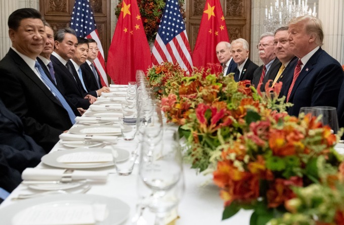 中國已祭出上調關稅反制,目前中外熱烈討論其他反制的可能選項。(圖片:AFP)