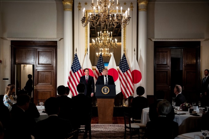 川普在 25 日晚間,與日本經濟領袖們進行晚餐會。(圖片:AFP)