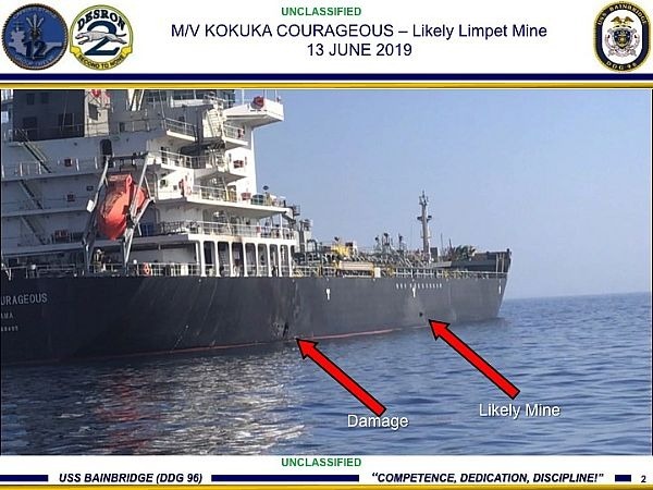 Kokuka Courageous 船身有兩處明顯受損。(圖:翻攝自美國海軍官網)