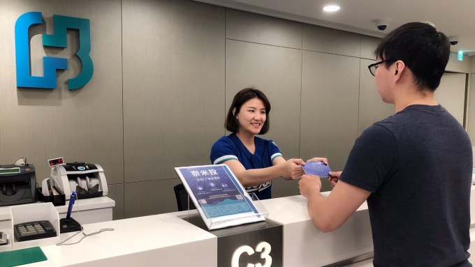 〈銀行攻特色分行〉職棒金控大戰 從球場戰到棒球主題分行 業績大提升