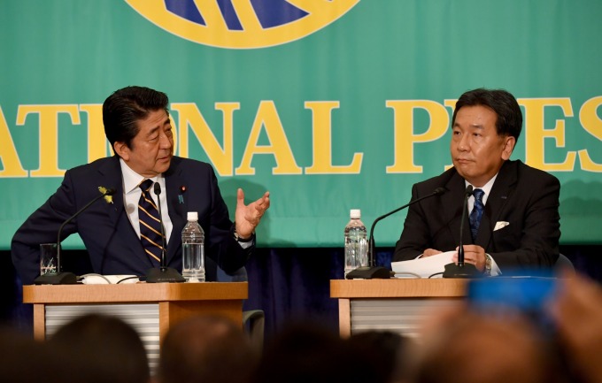 安倍于国会大选后表示、消费税按原定计划在 10 月上调。(图片：AFP)