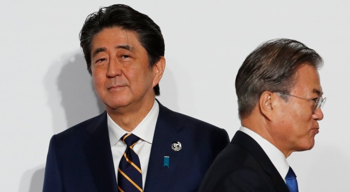 美国老大哥说话了！盼日韩签署停止协议、暂时休兵。(图片：AFP)