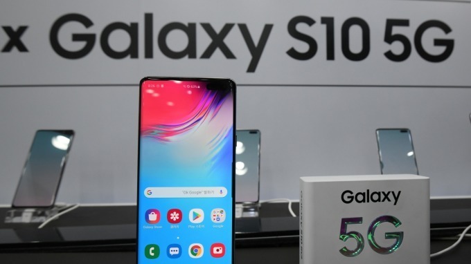 三星已发表全球首支 5G 手机 Galaxy S10 5G。(图: AFP)