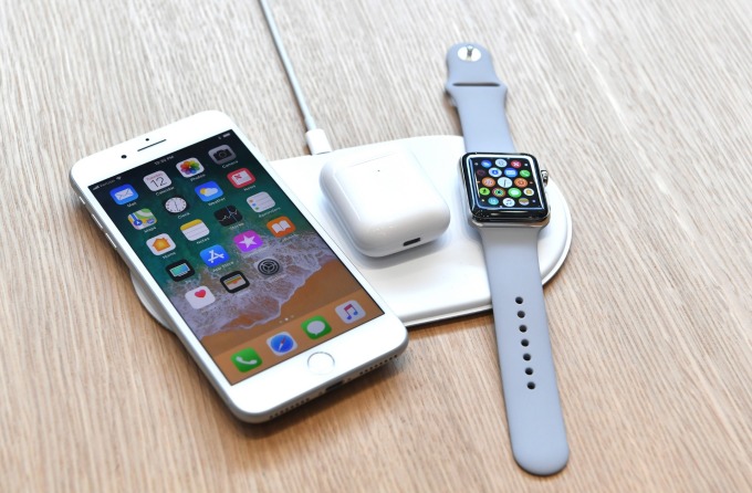 蘋果當年設計是三款設備一起置放在充電墊上（圖片：AFP）