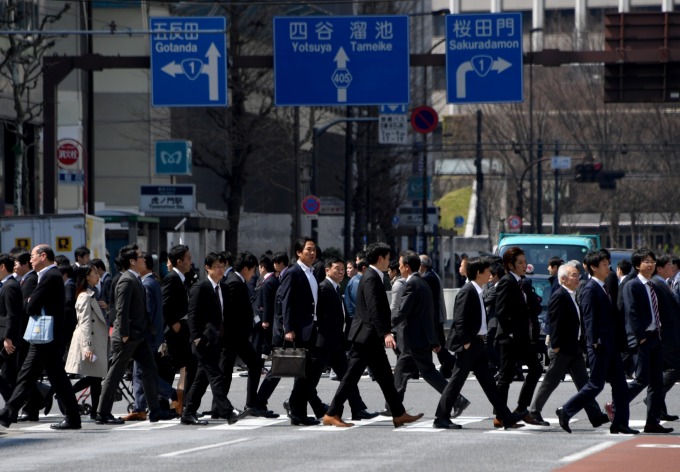 银行饭碗难捧!日本银行业在一年内减少 3629 人。(图片:AFP)