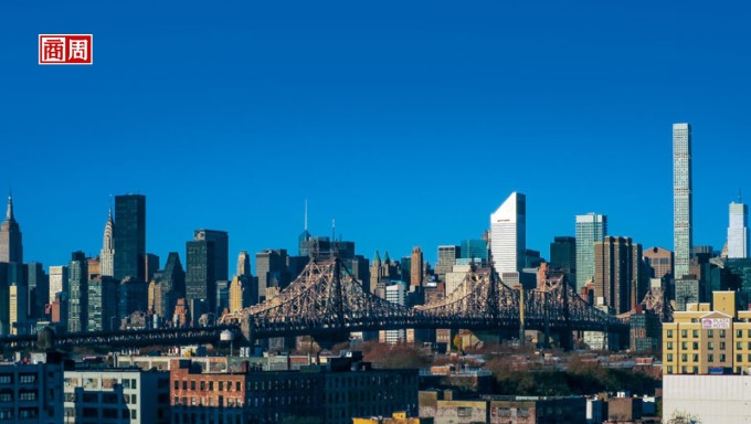 曼哈頓的天際線是許多人美國夢的源頭，近幾年紐約地產特殊的「上空權」（air-rights）和細小空地造就一幢幢更高聳而瘦長的摩天大樓。（攝影．張智強）