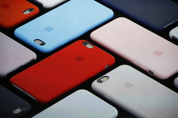 美銀預估,將有全球將有 2 億台 iPhone 6 與更舊的手機型號做好升級準備。(圖片:AFP)