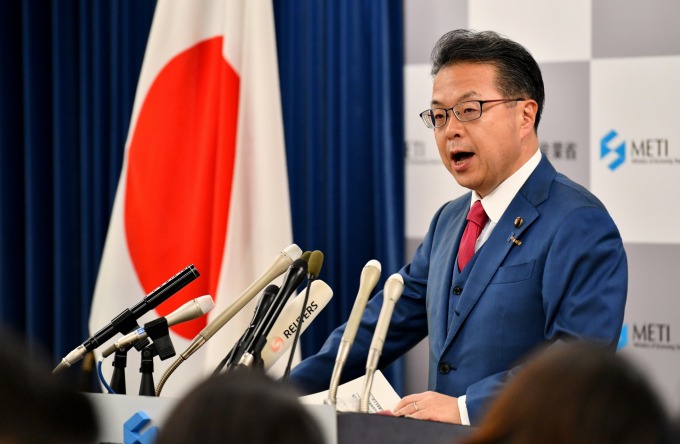 日本經濟產業大臣世耕弘成。(資料照片) (圖片:AFP)