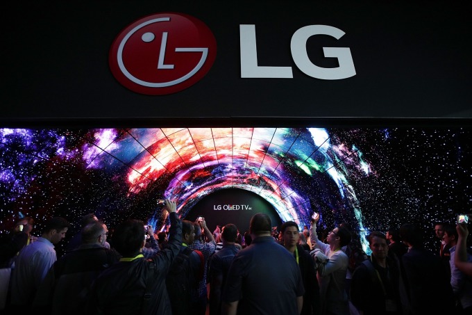 三星顯示與 LGD 力求轉型、用 OLED 鞏固獲利。(圖面:AFP)