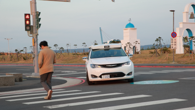 工研院自駕車首航南寮漁港，人車混合道路試驗促加速商轉。(圖：工研院提供)