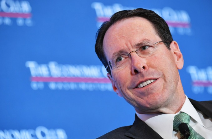 AT&T 董事長兼 CEO Randall Stephenson(圖: AFP)