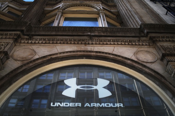投行 Raymond James 上調 Under Armour 評級,週三其股價大漲逾 6%。(圖片:AFP)