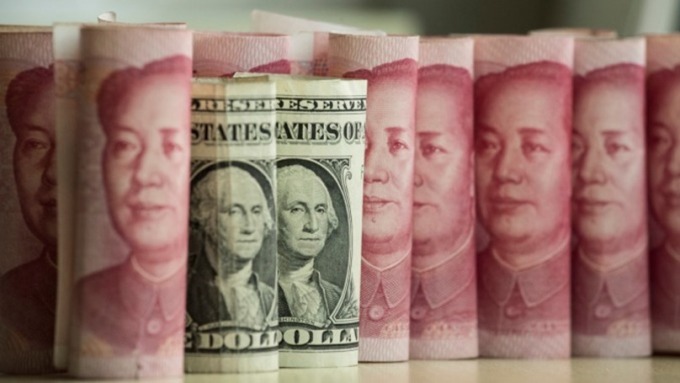 人民幣應聲走貶逾100基點  (圖片:AFP)